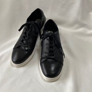 KENNETH COLE NEW YORK; KAM PRIDE; MEN’S SNEAKER SIZE 9M; GREAT USED CONDITION